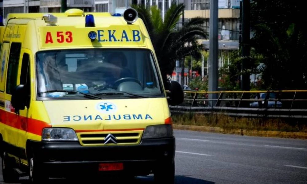 Οδηγός έπεσε σε γκρεμό στα Λιμανάκια με το όχημά του